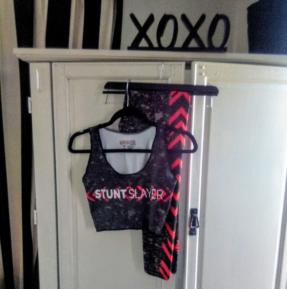 DISRUPTIVE APPAREL Yoga/Workout Pants/Leggings Top